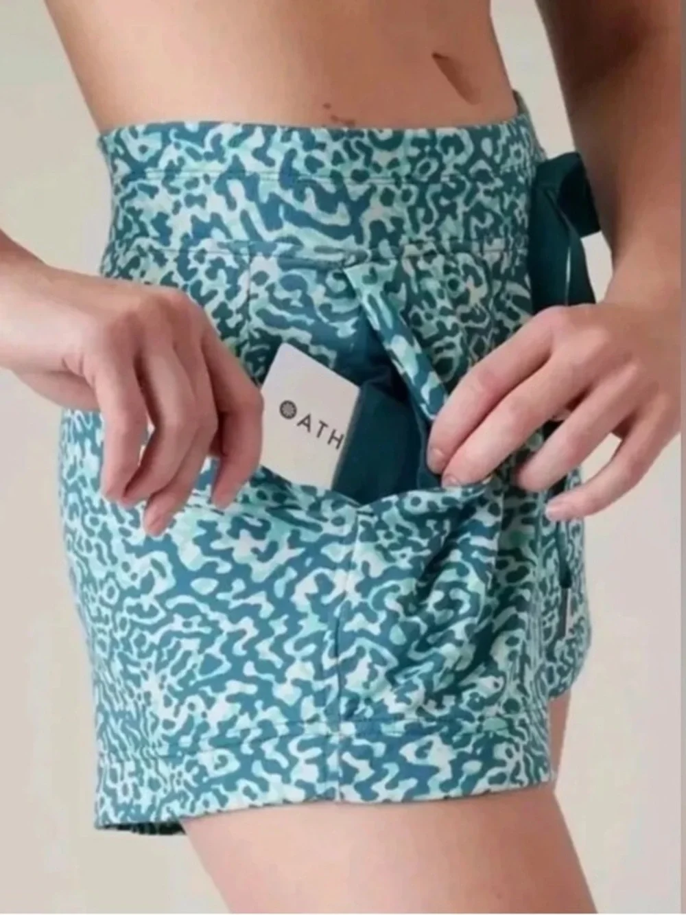 Athleta Drawstring Women’s Athletic Shorts - Teal Turquoises Patterned - L NWT - Picture 3 of 8
